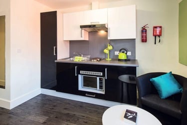 1 bed flat, 17-23 High Street, City Centre, Bangor, LL571NP - Image 2
